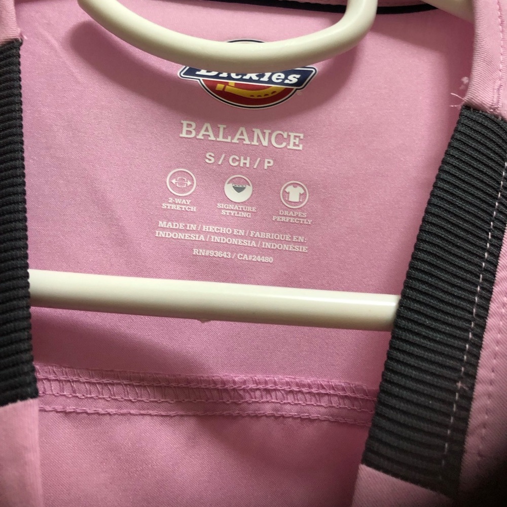 Nirse scrubs assorted colors of  gray black and pink …… sizes are all medium